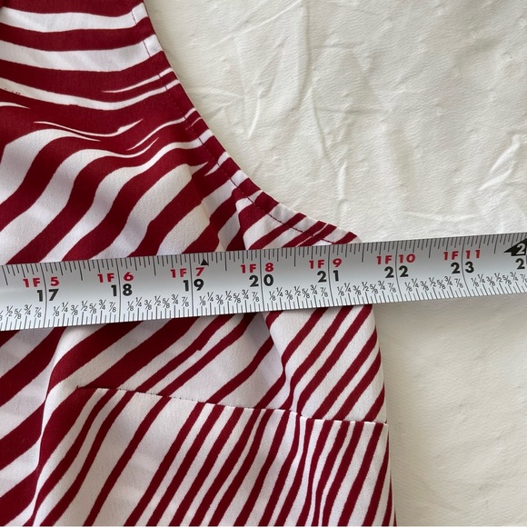 Liz Claiborne Asymmetrical Ruched Sleeveless Blouse in White and Deep Red - Picture 5 of 8